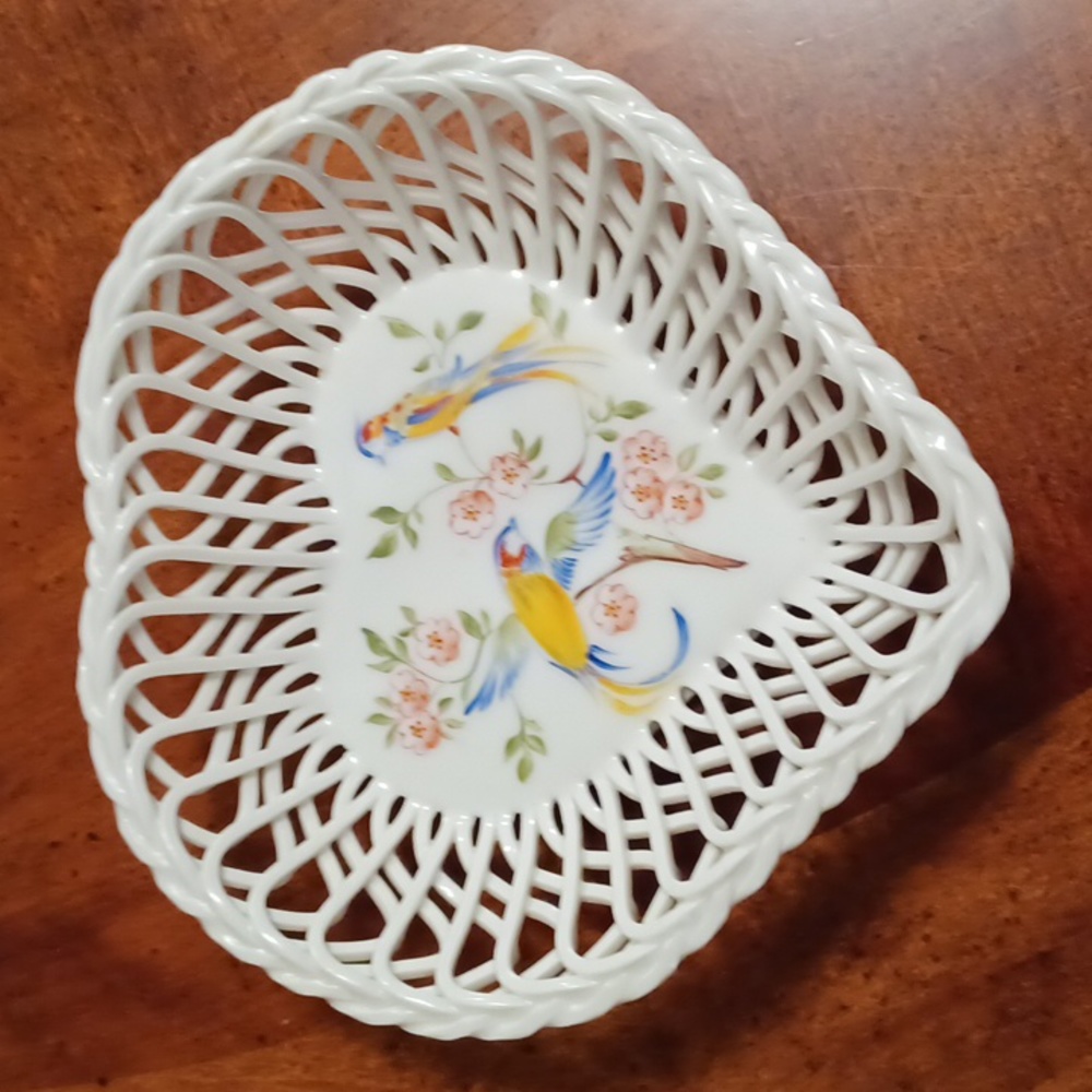 Beautiful heart shape dish Heinrich Villory & Borch Milano (fait et decore main)